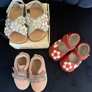 Baby girls shoes size 4